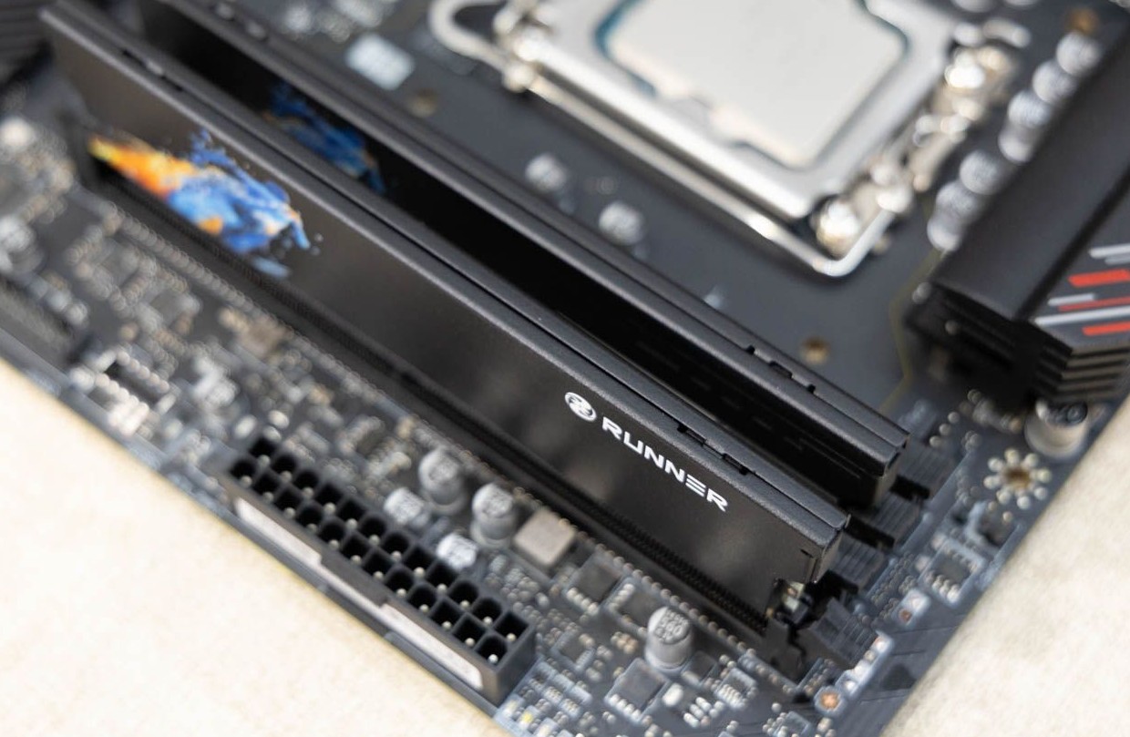 装机分享，奔跑者Runner 32GB(16G×2)瞬影DDR4套装表现如何